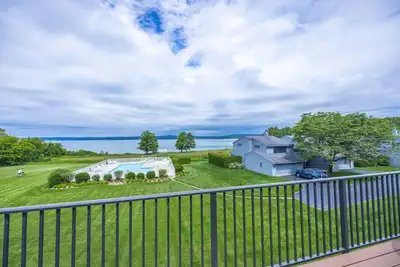 Image de Tannery Creek! Condo with water view + pool!