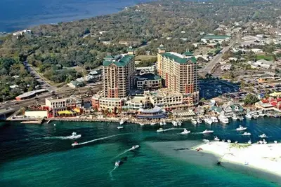 Image de Studio Harbor Walk Village |  Stunning Beach!