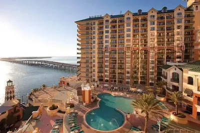 Image de 1br+ Emerald Grande | Family Fun & Beach Escape