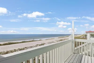 Image de Beach Front Town-home! \"The Posh Pearl\"