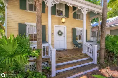 Image de Eyebrow Suite - 2bd/1. 5ba Suite off Duval