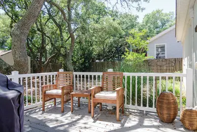 Image de Coastal Cottage: Charming pet friendly home with great outdoor space