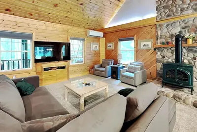 Image de Wander Through the Woods | Hot Tub & Serene Wooded Views