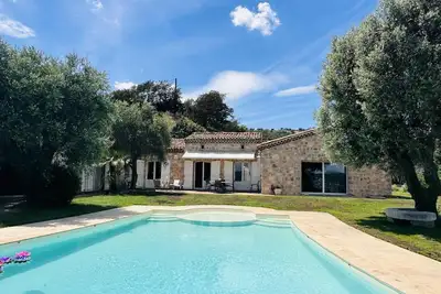 Image de Spacious 4 bedroom villa in a very quiet setting with panoramic views, a pool and a lovely garden. - 2241