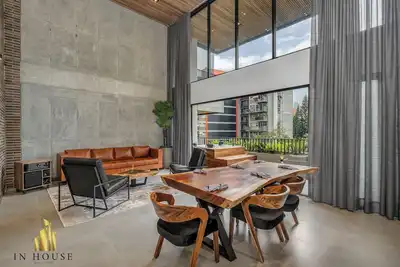Image de Elevated Living: Balcony, Ac - Morph 702