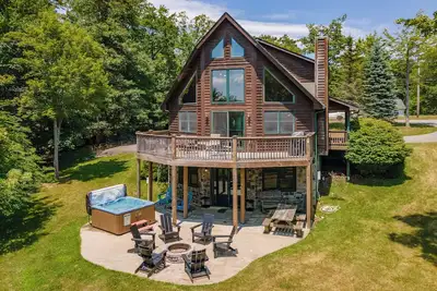 Image de New! Eventide: Lake Access, Hot Tub, A/C, Pool Table!