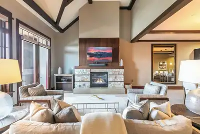Image de One Village Place 502 - Top-floor Residence