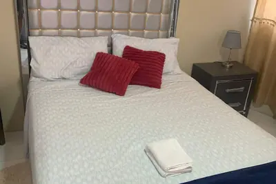 Cozy 2-bedroom apartment with WiFi, Ac in peaceful Portmore