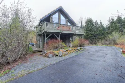 Image de Alaskan Cabin Escape with Hot Tub!
