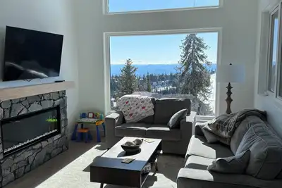 Image de 4 Bedroom/3. 5 bathroom home with private suite, Bbq, garage, pet-friendly!