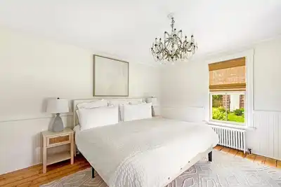 Image de Historic Farmhouse Minutes To Village In Watermill 5br, 3 Bath, Heated Pool \n\n