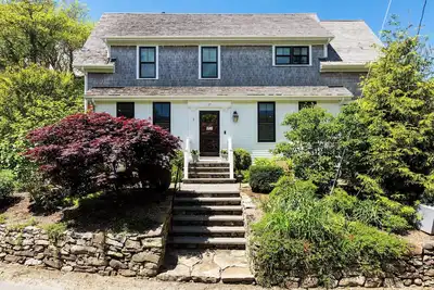 Image de West-End Coveted, Spacious, Mint 3Bed 3. 5 Bath. Walk to beach, town, restaurants