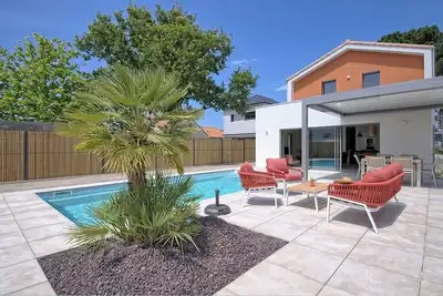 Image de Maison familiale avec piscine privée