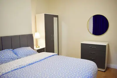 Image de Bedroom in Apartment Walkable china town