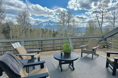 Image de Available for 30+ days July 2025. Cozy Family Home in the Ski Ranches.