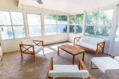 Image de Vintage Inspired Home Near Palm Beach & Downtown