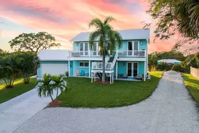 Image de Pineapple Beach House - 10 min to Jensen beach