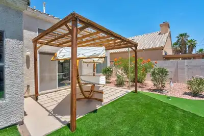 Image de 8br 5ba SuperHero Retreat-King Beds, Bbq, Hammock, Firepit, MiniGolf, WorkSpace