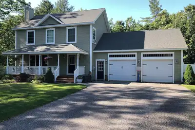 Image de Family Friendly Home Close to Beaches, Shopping, Highway, Amusement Parks & more