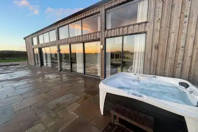Image de Vue sur Jardin-Maison-Salle de bain privée séparée