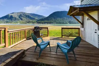 Image de Quirky Oceanfront Apt with 50+ Stairs