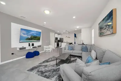 Image de Ultimate Disney Escape: 7-Bedroom Villa with Pool, Spa & Resort Perks\n