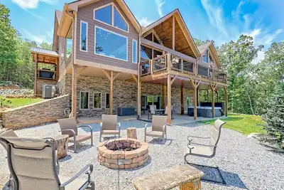 Image de 5 All King BRs- Luxury, Infrared Sauna, Chef, 10+ Acres -Quiet, 3 miles to Helen