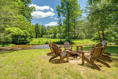 Image de Remote Cooper Creek 'Trout House' w/ Hot Tub