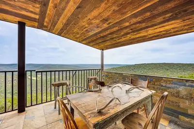 Image de Scenic Leakey Vacation Rental w\/ Private Patio!