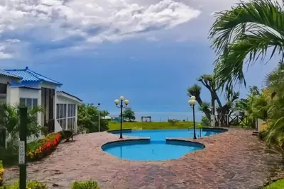 Image de Full ocean view cabin 5 minutes away from the beach!