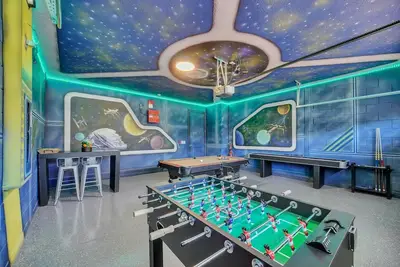 Image de Amazing Games Room/Exquisite themed bedrooms/10 mins Disney/Movie Room/Free wifi