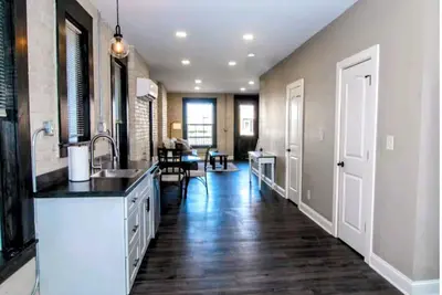 Image de Charming 2-bed 1/2 duplex with ensuite bathrooms, Wi-Fi, close to everything!