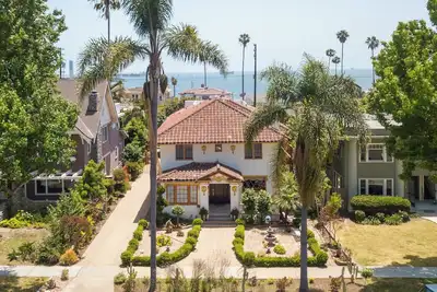Image de Spacious Luxury Family Getaway Beachside Home