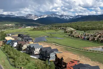 Image de Cozy mountain townhome w/ hot tub & balcony
