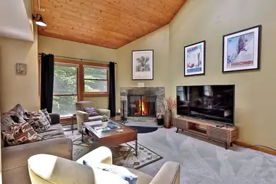 Image de Trail Creek: 1 Br with Loft. Ski Home Trail. Bus. Hot Tub. Pool. #64