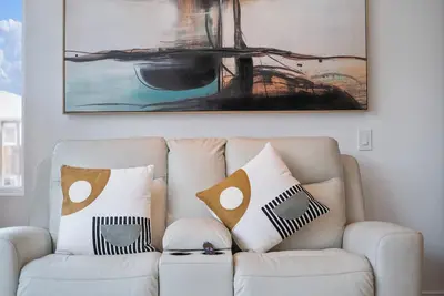 Image de Stunning modern house | Minutes away from the beautiful coastline of California!