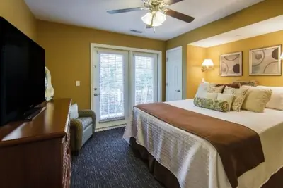 Image de Ultimate Getaway: 3 Villas, Pools, Golf, S’mores, Fishing & Games Galore!