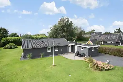 Image de Cottage close to the beach.