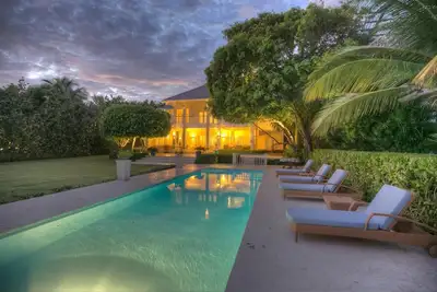 Image de Marina 4 Oceanfront Luxury Villa