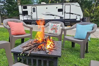 Image de Cozy Rv with 1 King bedroom, WiFi & Ac in Pleasant Acworth