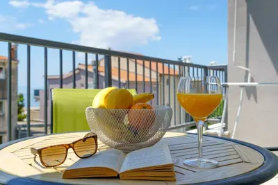 Image de Appartement de deux chambres avec le balcon et la vue sur le mer Tucepi, Makarska (A-23256-g)