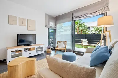 Image de Rez-de-jardin avec jardin privatif à 1min plage