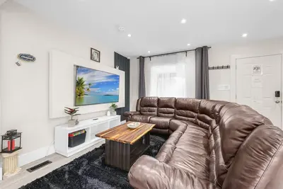 Image de Niagara Falls Home - 3br + Parking!
