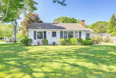 Image de 3 Mi to Beaches: South Yarmouth Gem w/ Game Room