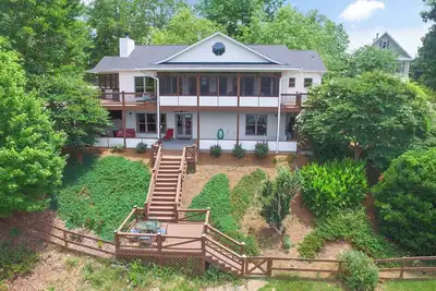 Image de Free the Happy at Smith Lake