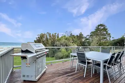 Image de Oceanfront 4-Bed Haven with Bbq & Alfresco Dining