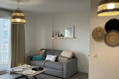 Image de Grand studio rénové à 30 M de la plage, 300 M du centre ville, 4 couchages