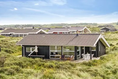 Image de \"Nuka\" - 400m from the sea by Interhome