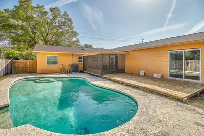 Image de Charming 12-Guest Home with Pool & Fenced Backyard