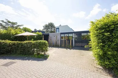 Image de Tastefully furnished, smoke-free bungalow is within walking distance (1. 5 km) of Ouddorp beach in the Klepperstee park.